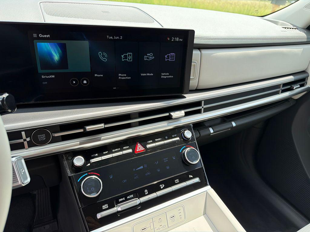 New 2026 White HYUNDAI SEL FWD image 28