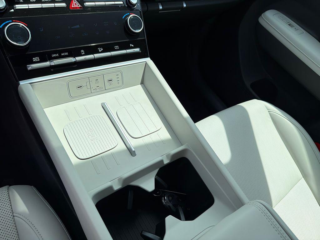 New 2026 White HYUNDAI SEL FWD image 33