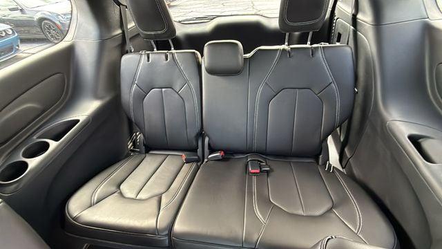 2027 Chrysler Pacifica LX