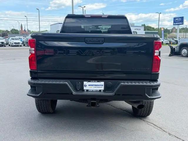 2022 Chevrolet Silverado 2500HD 4WD Crew Cab Standard Bed Custom