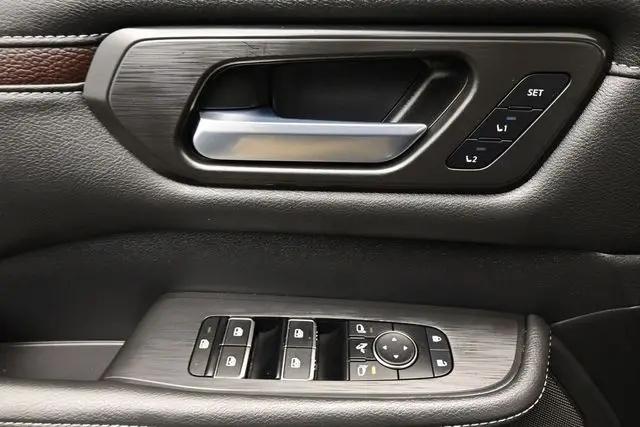 2025 Nissan Armada SL 2WD