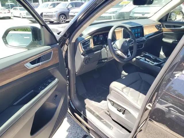 2026 Volkswagen Atlas SE with Technology