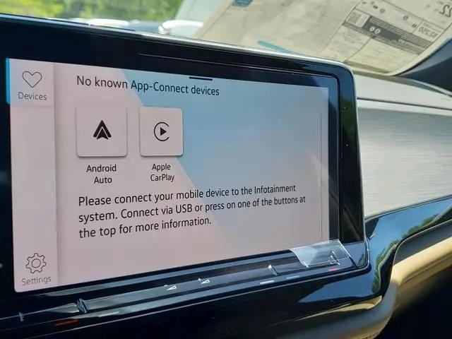 2026 Volkswagen Atlas Cross Sport SE with Technology