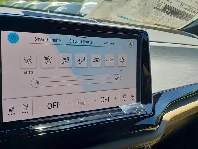 2026 Volkswagen Atlas Cross Sport SE with Technology