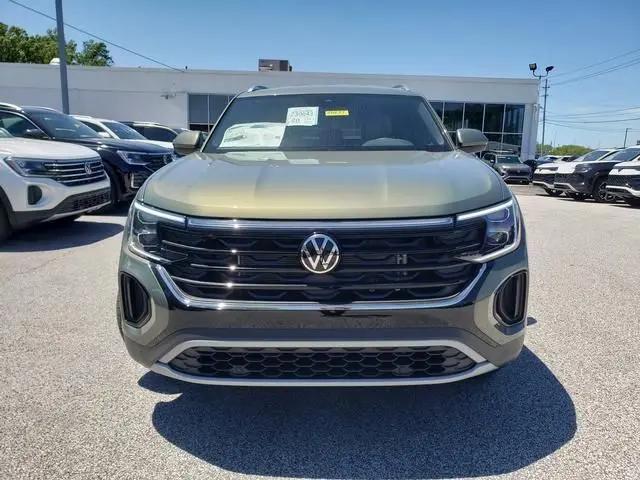 2026 Volkswagen Atlas Cross Sport SE with Technology