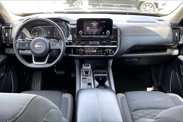 2025 Nissan Pathfinder SV FWD