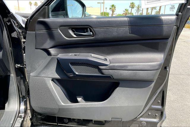 2025 Nissan Pathfinder SV FWD