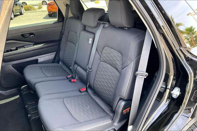 2025 Nissan Pathfinder SV FWD