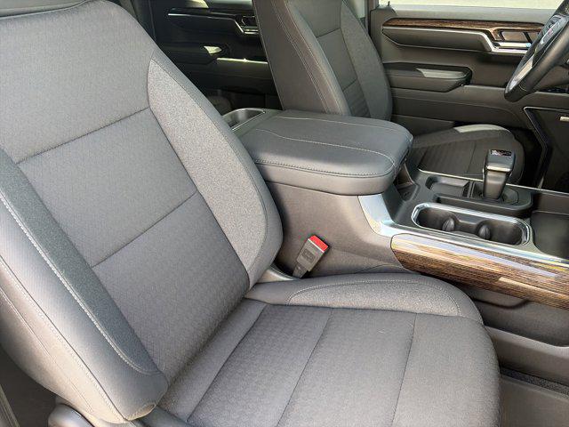 2024 GMC Sierra 1500 4WD Crew Cab Short Box Elevation with 3SB