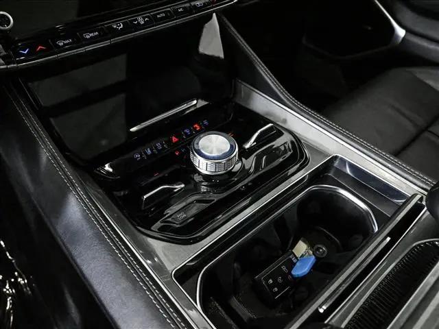 2022 Jeep Wagoneer Series III Carbide 4x4