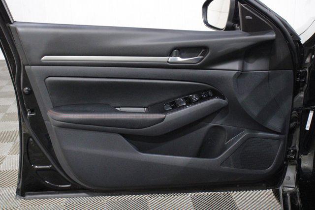 2025 Nissan Altima SR FWD