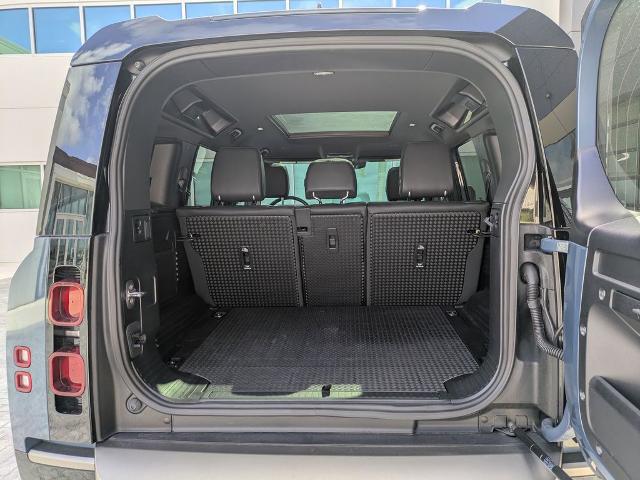 2024 Land Rover Defender 110 P400 X-Dynamic SE