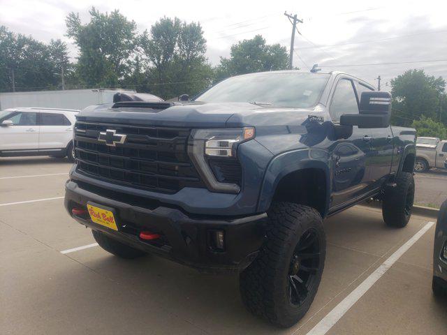 2025 Chevrolet Silverado 2500HD 4WD Crew Cab Standard Bed LTZ