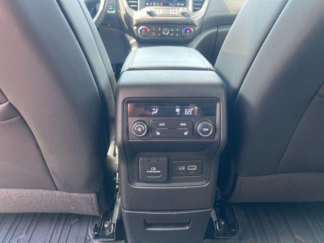 2023 GMC Acadia AWD AT4