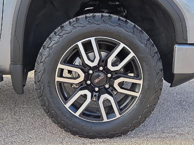 2022 GMC Sierra 1500 Limited 4WD Crew Cab Short Box AT4