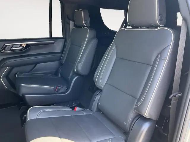 2025 Chevrolet Suburban 4WD Premier