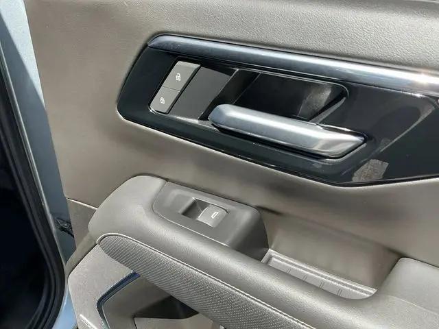 2025 Chevrolet Suburban 4WD Premier