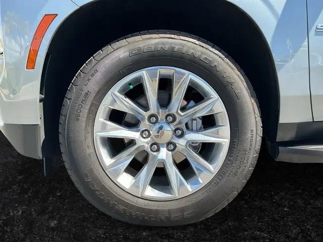 2025 Chevrolet Suburban 4WD Premier