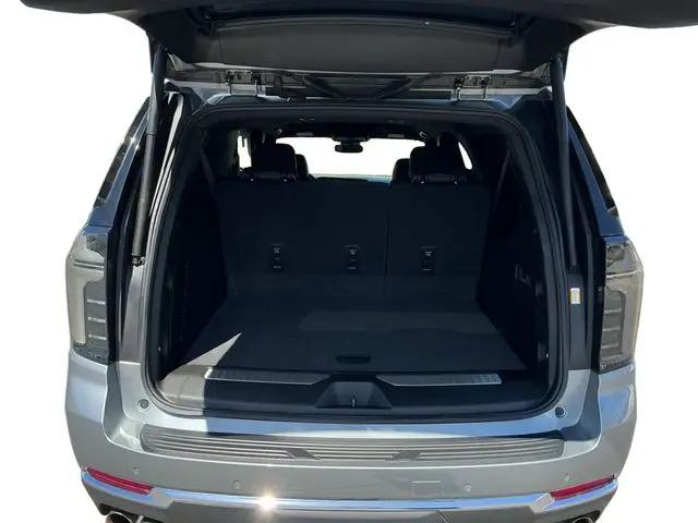 2025 Chevrolet Suburban 4WD Premier