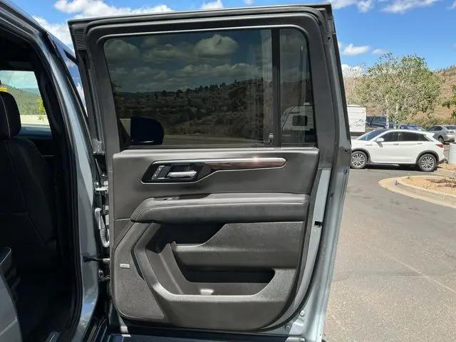 2025 Chevrolet Suburban 4WD Premier