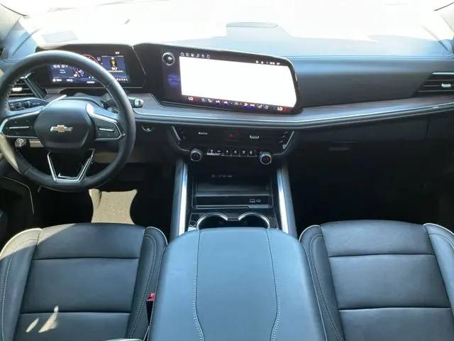 2025 Chevrolet Suburban 4WD Premier