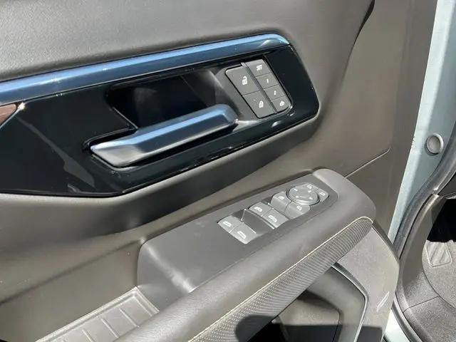 2025 Chevrolet Suburban 4WD Premier