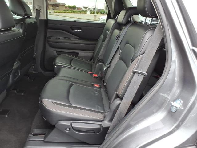 2022 Nissan Pathfinder SL 2WD