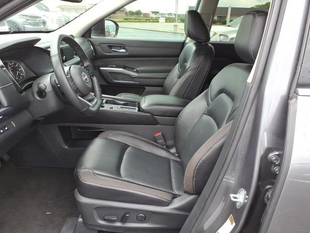 2022 Nissan Pathfinder SL 2WD