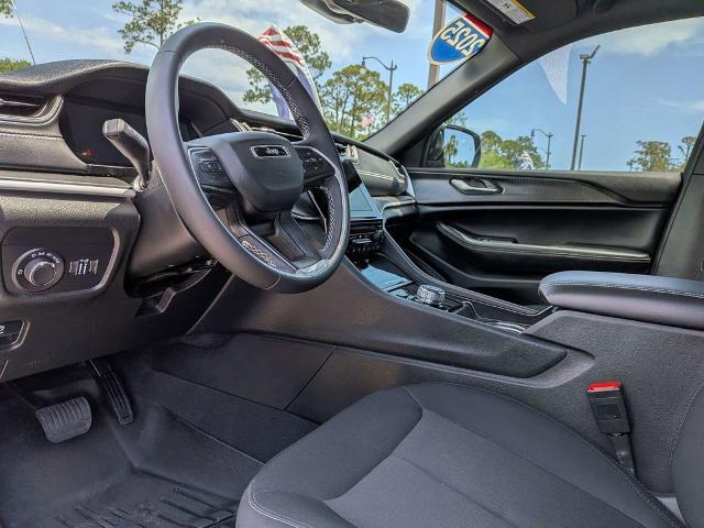 2025 Jeep Grand Cherokee L Laredo X 4x4