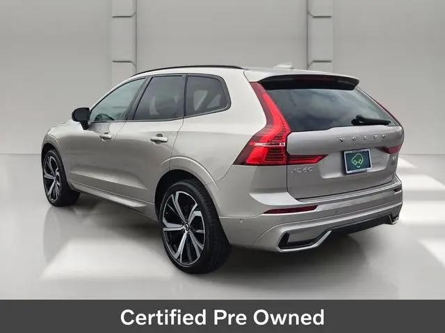 2024 Volvo XC60 B5 Ultimate Dark Theme