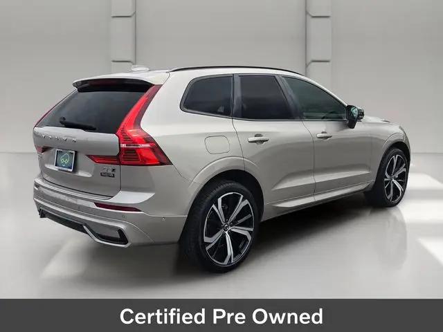 2024 Volvo XC60 B5 Ultimate Dark Theme