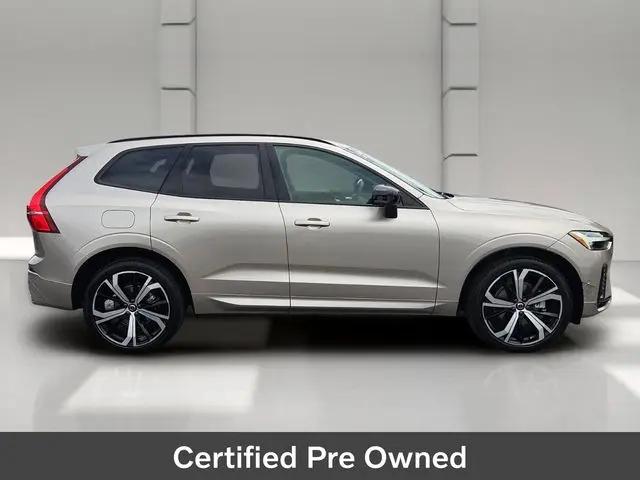 2024 Volvo XC60 B5 Ultimate Dark Theme