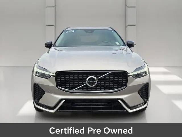 2024 Volvo XC60 B5 Ultimate Dark Theme