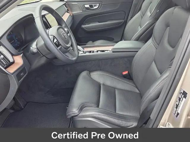 2024 Volvo XC60 B5 Ultimate Dark Theme