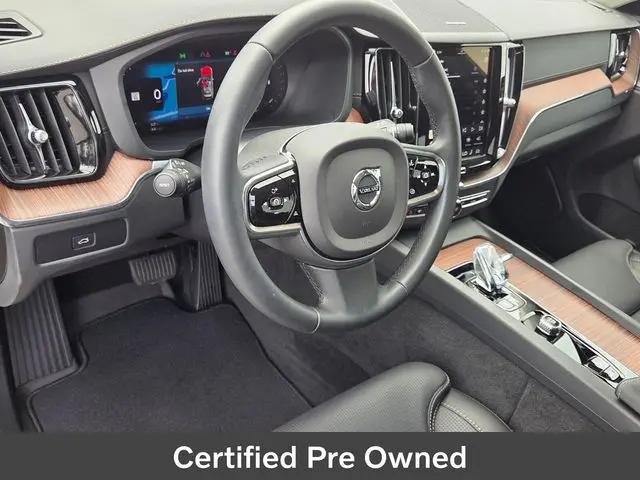 2024 Volvo XC60 B5 Ultimate Dark Theme