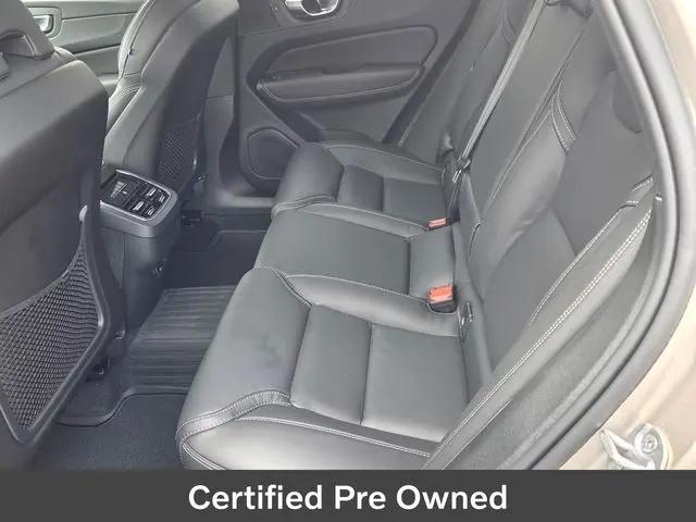 2024 Volvo XC60 B5 Ultimate Dark Theme
