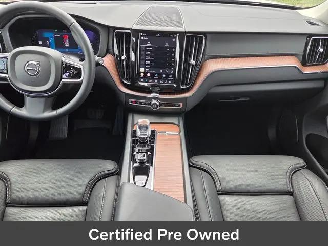 2024 Volvo XC60 B5 Ultimate Dark Theme