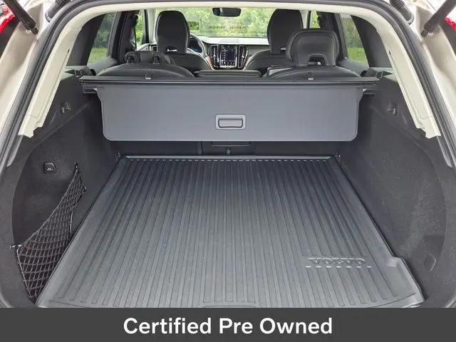 2024 Volvo XC60 B5 Ultimate Dark Theme