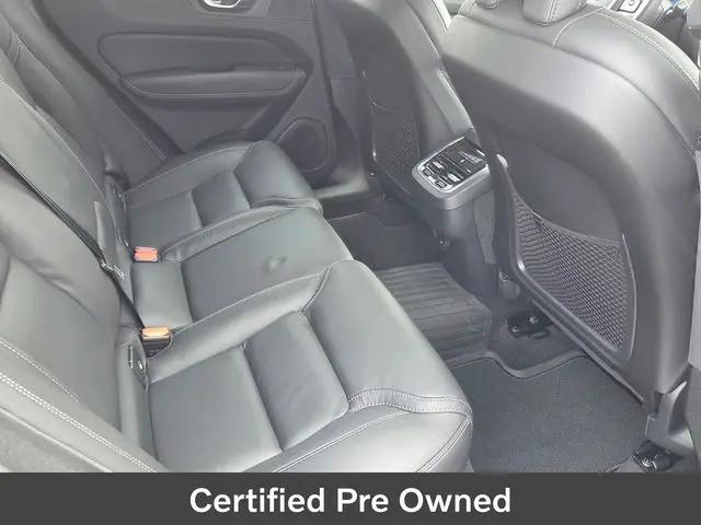 2024 Volvo XC60 B5 Ultimate Dark Theme