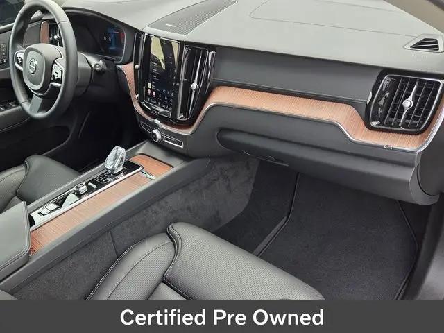 2024 Volvo XC60 B5 Ultimate Dark Theme
