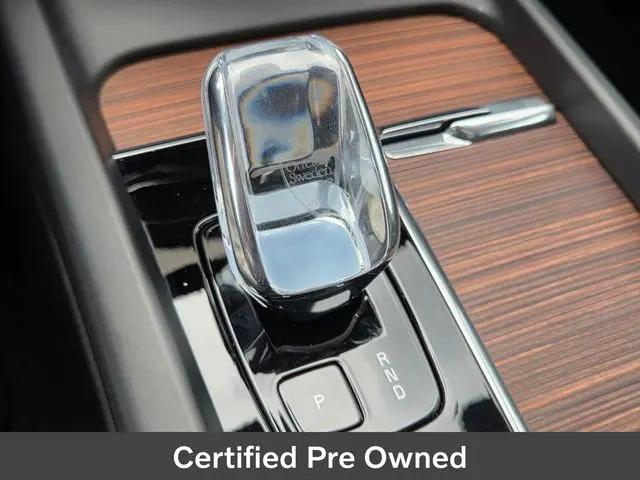 2024 Volvo XC60 B5 Ultimate Dark Theme