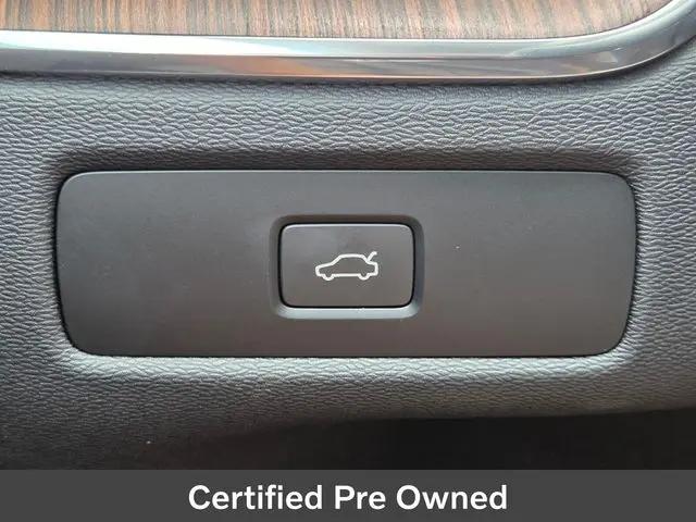 2024 Volvo XC60 B5 Ultimate Dark Theme