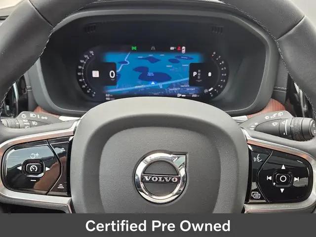 2024 Volvo XC60 B5 Ultimate Dark Theme