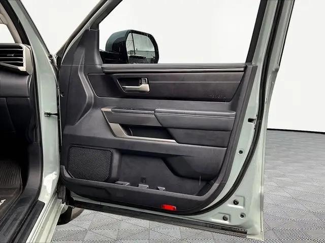 2023 Toyota Sequoia SR5