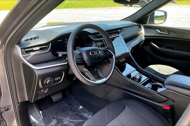 2024 Jeep Grand Cherokee Laredo 4x4