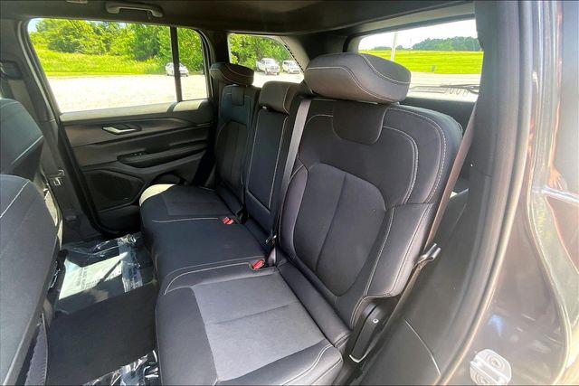 2024 Jeep Grand Cherokee Laredo 4x4
