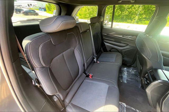 2024 Jeep Grand Cherokee Laredo 4x4