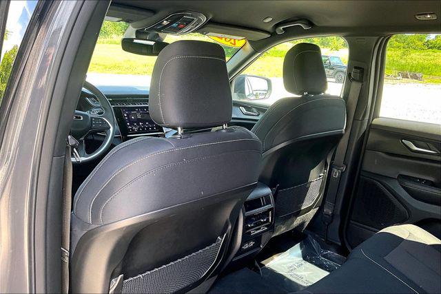 2024 Jeep Grand Cherokee Laredo 4x4
