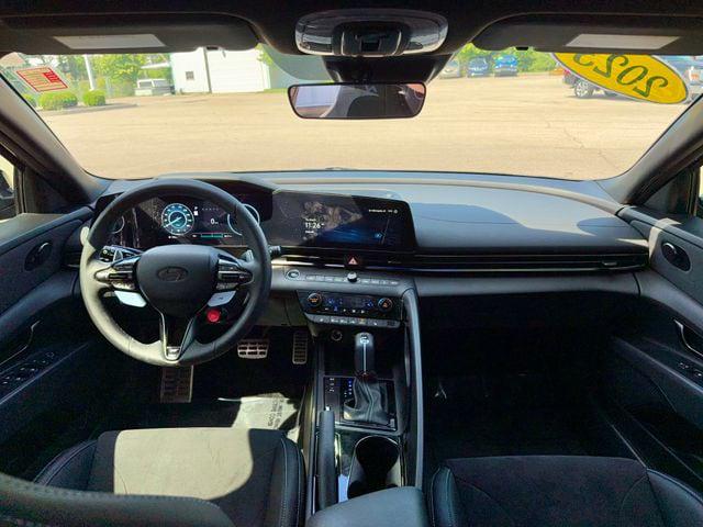 2025 Hyundai Elantra Base