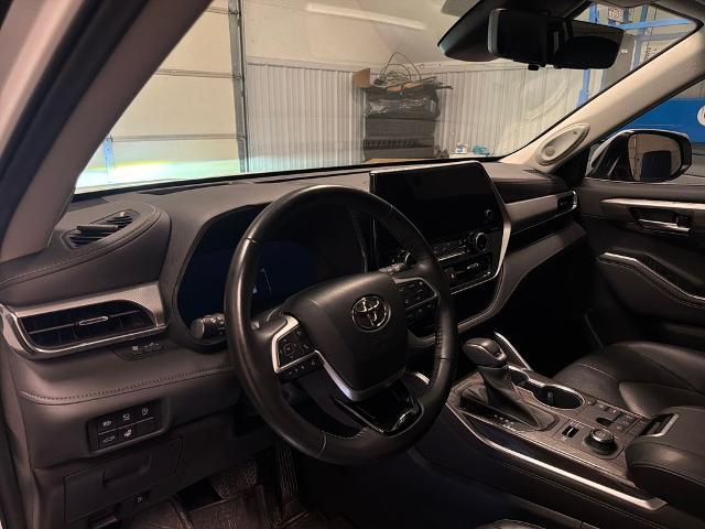 2023 Toyota Highlander Platinum